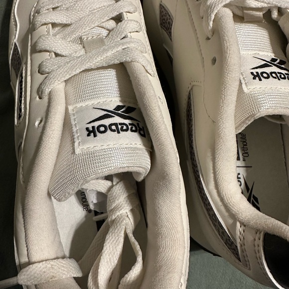 Reebok comfort footbed ortholite size 7.5. Brand new never worn. All leather. - Picture 4 of 6